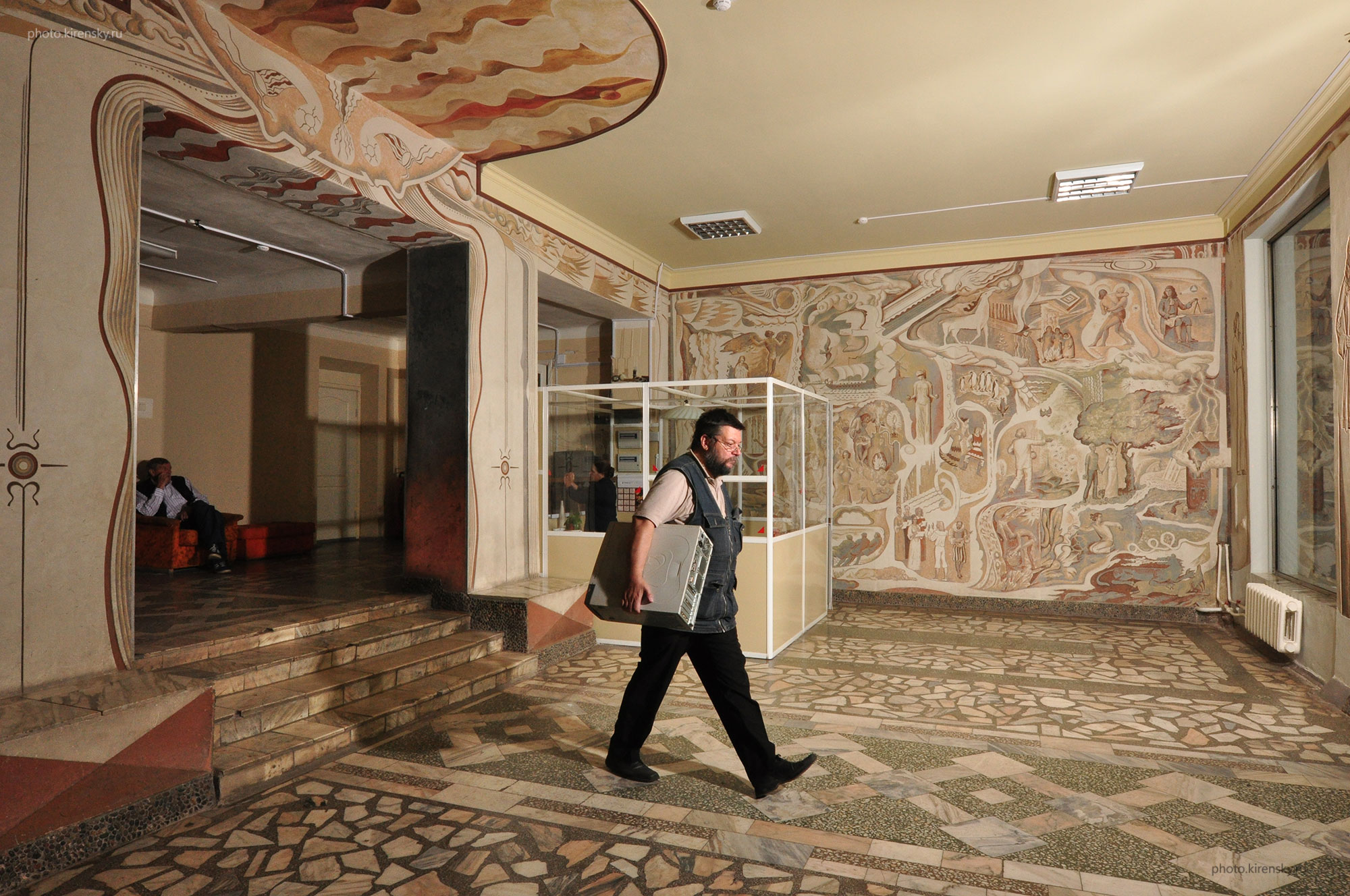 Холл Института физики