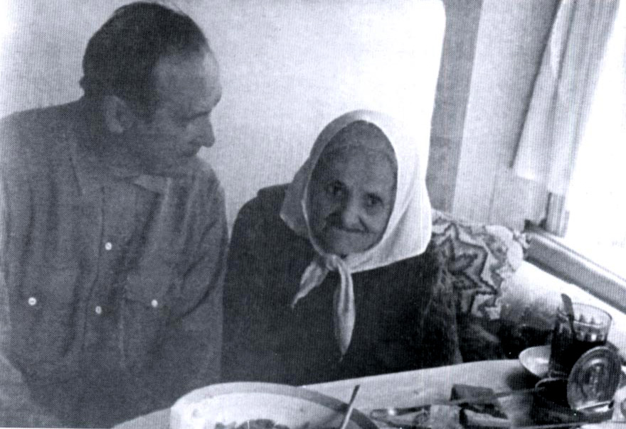 Л.В. Киренский с мамой