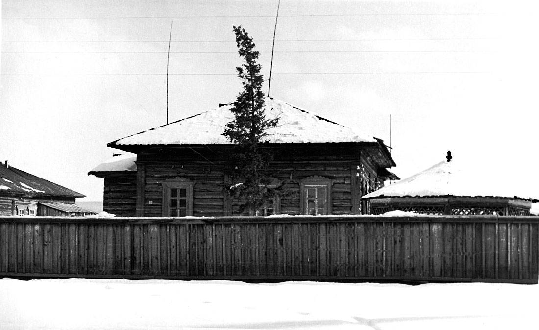 Родовой дом Л.В. Киренского в с. Амга